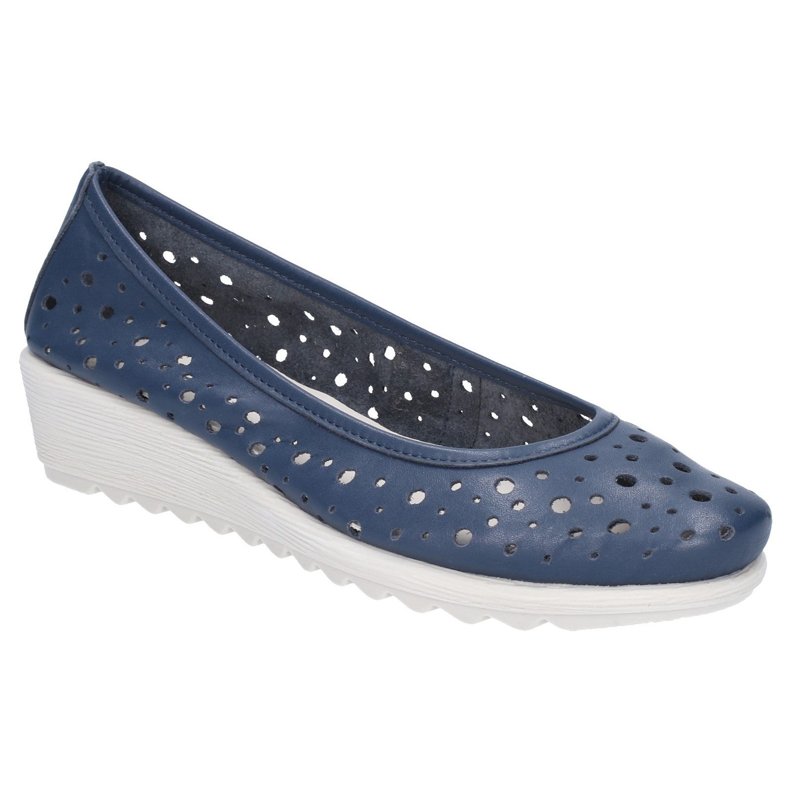 The Flexx Run Perfed Wedge Perforated Shoe