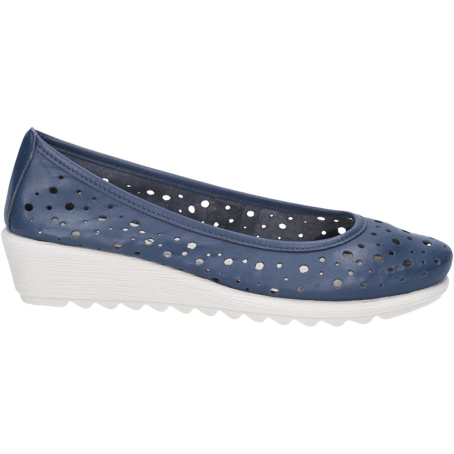 The Flexx Run Perfed Wedge Perforated Shoe